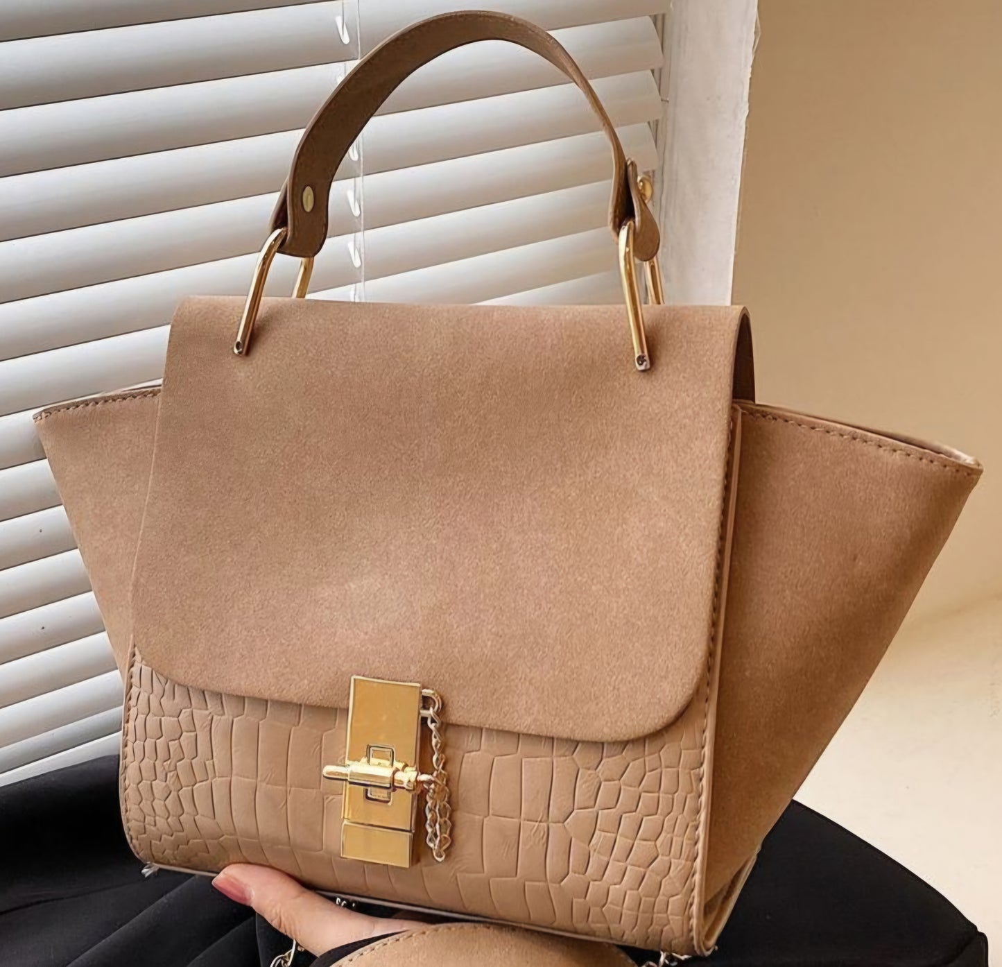 Dorole Fine Surface Shoulder Bag